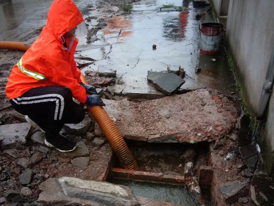 吉林专业清理污水池 炜誉市政以规范流程守护城市 “肠道”