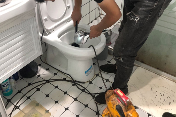 吉林马桶堵塞自己疏通还是找师傅?专业上门服务让你省时更省心